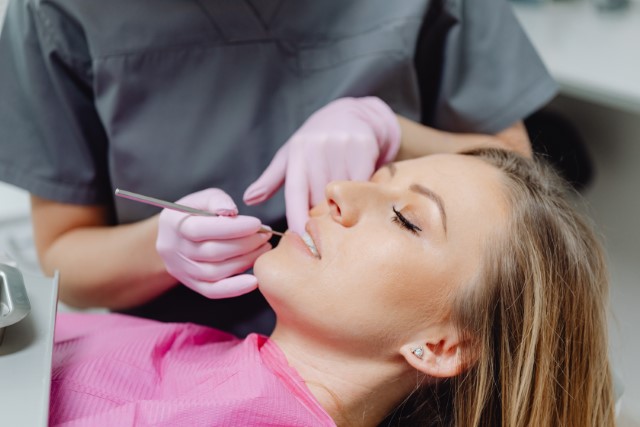 Algodones dental implants; dentist placing a dental implant