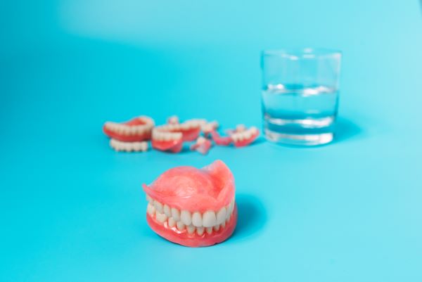 Dentists in algodones México;dentures and glasses of water