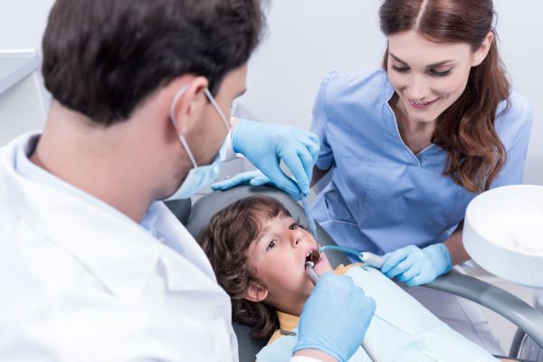 Algodones méxico dentist; child in consultation with dentist